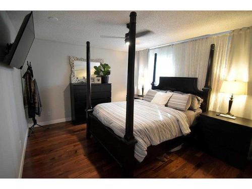 50 Parkwood Crescent, Strathmore, AB - Indoor Photo Showing Bedroom