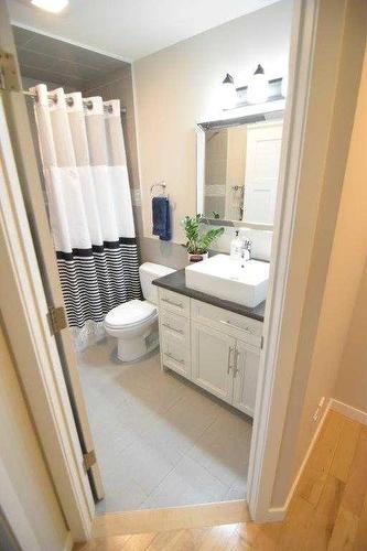 50 Parkwood Crescent, Strathmore, AB - Indoor Photo Showing Bathroom