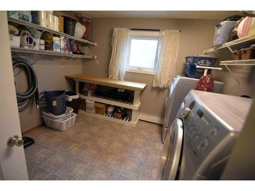 50 Parkwood Crescent, Strathmore, AB - Indoor Photo Showing Laundry Room