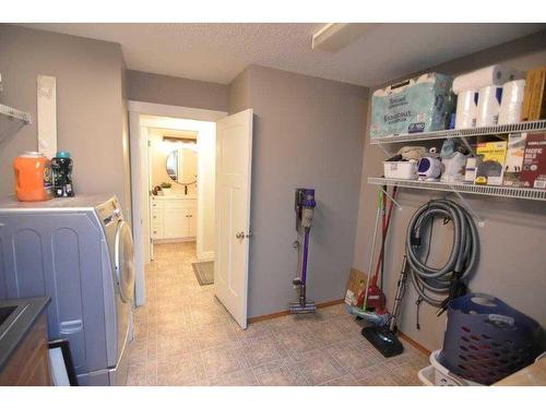 50 Parkwood Crescent, Strathmore, AB - Indoor Photo Showing Laundry Room