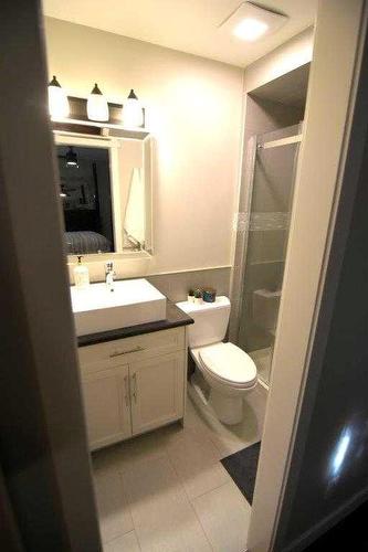 50 Parkwood Crescent, Strathmore, AB - Indoor Photo Showing Bathroom