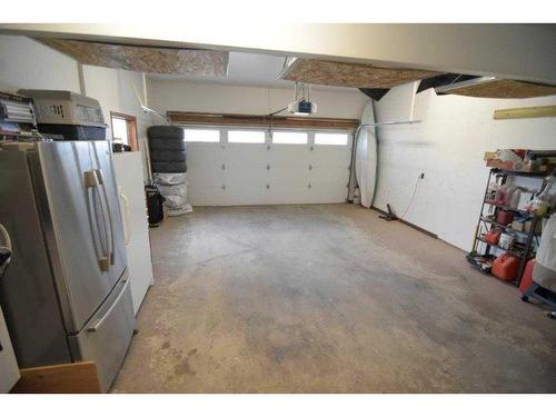 50 Parkwood Crescent, Strathmore, AB - Indoor Photo Showing Garage