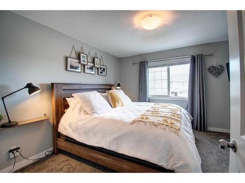 590 Hillcrest Road Sw, Airdrie, AB - Indoor Photo Showing Bedroom