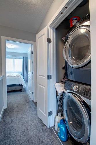 590 Hillcrest Road Sw, Airdrie, AB - Indoor Photo Showing Laundry Room