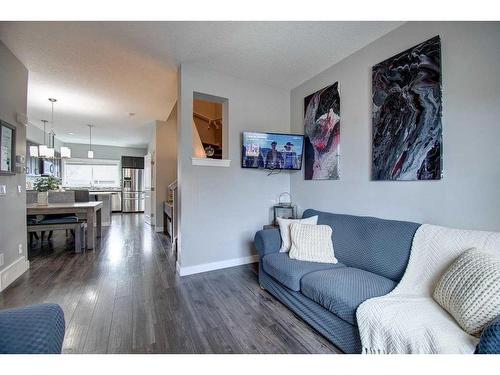 590 Hillcrest Road Sw, Airdrie, AB - Indoor Photo Showing Living Room