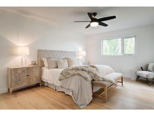 14 West Hall Place, Cochrane, AB - Indoor Photo Showing Bedroom