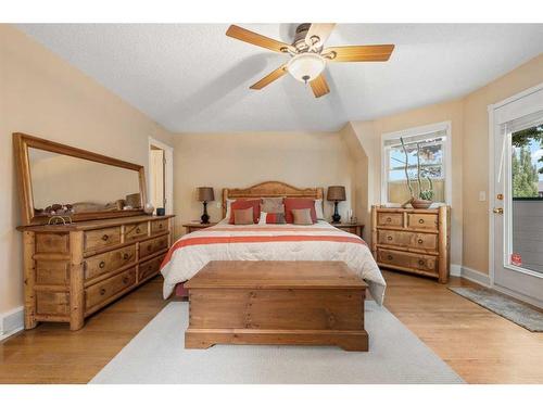 1777 1 Avenue Nw, Calgary, AB - Indoor Photo Showing Bedroom