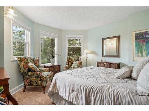 1777 1 Avenue Nw, Calgary, AB - Indoor Photo Showing Bedroom