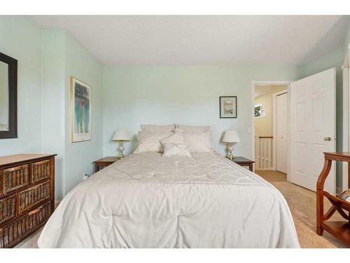 1777 1 Avenue Nw, Calgary, AB - Indoor Photo Showing Bedroom