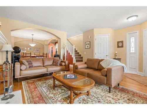 1777 1 Avenue Nw, Calgary, AB - Indoor Photo Showing Living Room