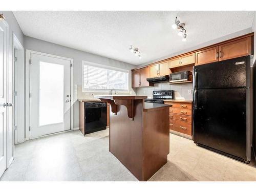 198 Cranberry Close Se, Calgary, AB - Indoor Photo Showing Kitchen