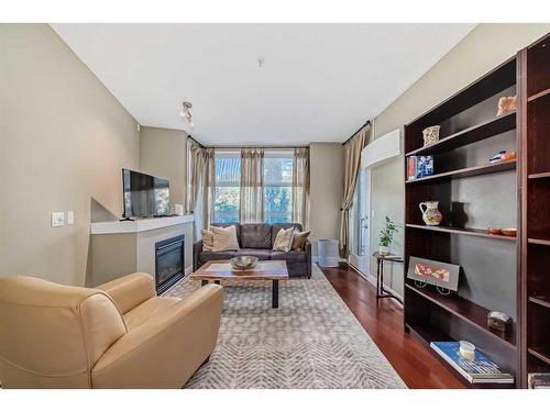 324-315 24 Avenue Sw, Calgary, AB - Indoor Photo Showing Living Room With Fireplace