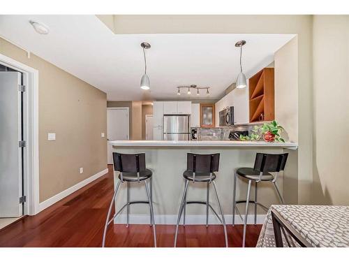 324-315 24 Avenue Sw, Calgary, AB - Indoor Photo Showing Kitchen