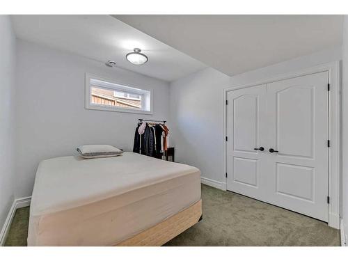 164 Kinniburgh Boulevard, Chestermere, AB - Indoor Photo Showing Bedroom