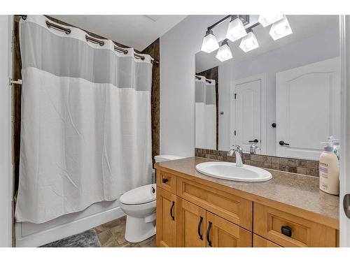 164 Kinniburgh Boulevard, Chestermere, AB - Indoor Photo Showing Bathroom