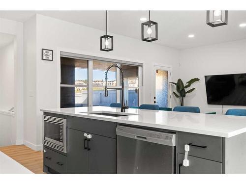 2319 81 Street Sw, Calgary, AB - Indoor Photo Showing Kitchen