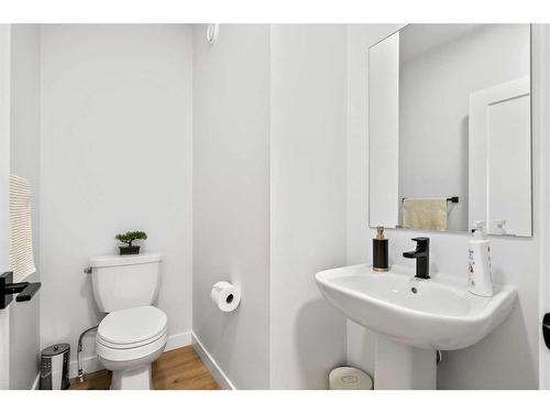 2319 81 Street Sw, Calgary, AB - Indoor Photo Showing Bathroom