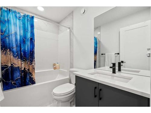 2319 81 Street Sw, Calgary, AB - Indoor Photo Showing Bathroom