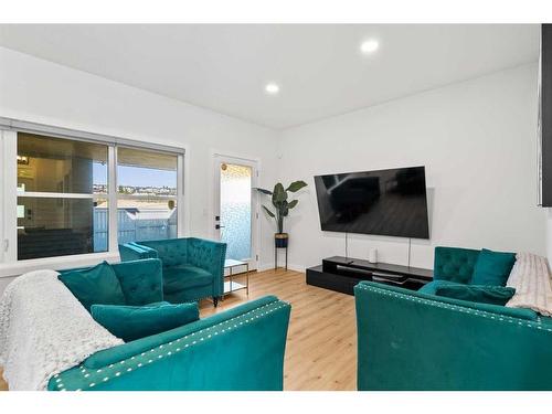 2319 81 Street Sw, Calgary, AB - Indoor Photo Showing Living Room