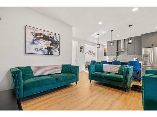 2319 81 Street Sw, Calgary, AB - Indoor Photo Showing Living Room