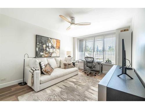 308-3316 Rideau Place Sw, Calgary, AB - Indoor Photo Showing Living Room