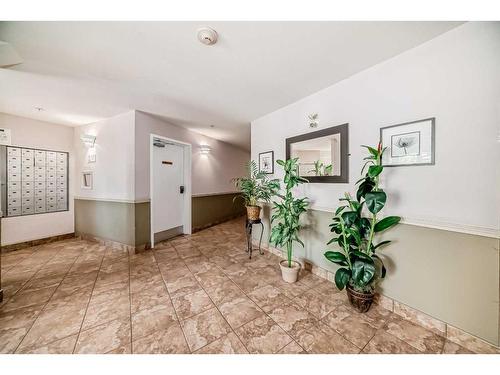 217-4000 Somervale Court Sw, Calgary, AB - Indoor Photo Showing Other Room