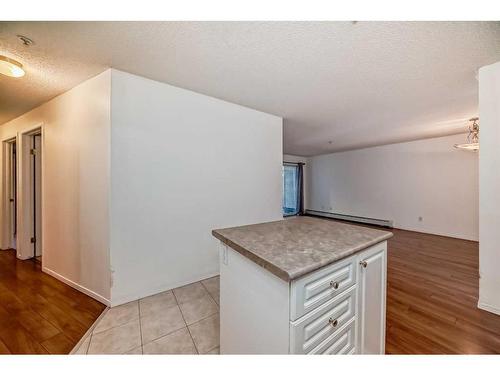 217-4000 Somervale Court Sw, Calgary, AB - Indoor Photo Showing Other Room