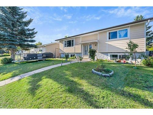 415 Penbrooke Crescent Se, Calgary, AB - Outdoor