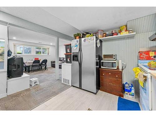 415 Penbrooke Crescent Se, Calgary, AB - Indoor Photo Showing Laundry Room