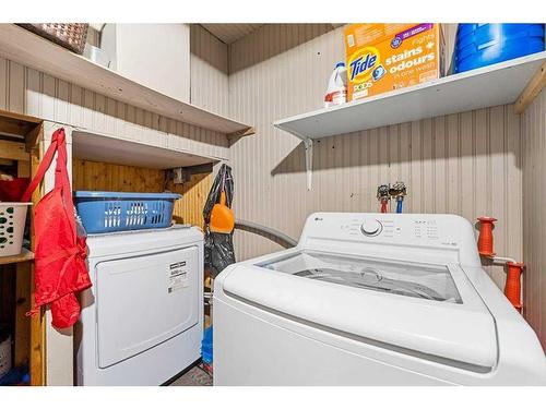 415 Penbrooke Crescent Se, Calgary, AB - Indoor Photo Showing Laundry Room