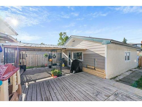 415 Penbrooke Crescent Se, Calgary, AB - Outdoor With Deck Patio Veranda With Exterior