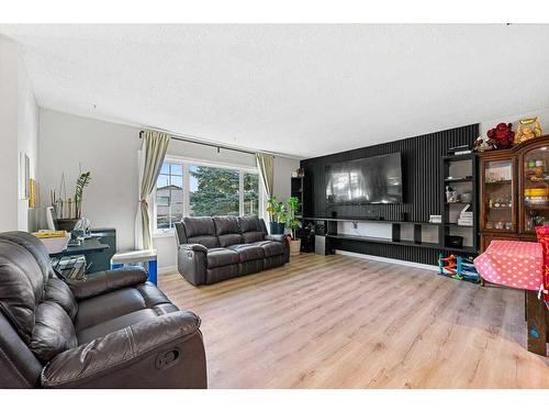 415 Penbrooke Crescent Se, Calgary, AB - Indoor Photo Showing Living Room