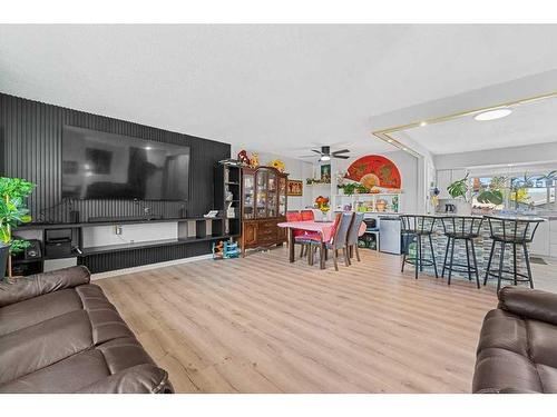 415 Penbrooke Crescent Se, Calgary, AB - Indoor Photo Showing Living Room