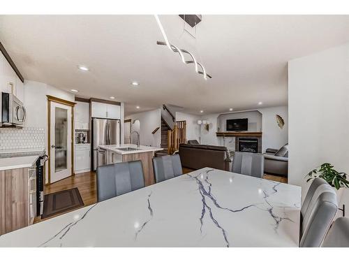 466 Bridlemeadows Common Sw, Calgary, AB - Indoor Photo Showing Kitchen