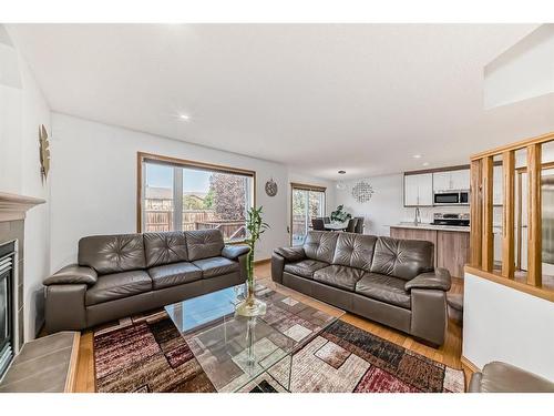 466 Bridlemeadows Common Sw, Calgary, AB - Indoor Photo Showing Living Room