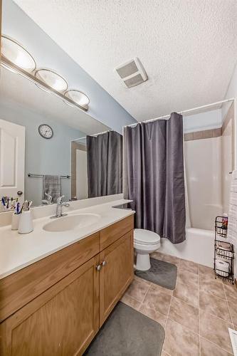 466 Bridlemeadows Common Sw, Calgary, AB - Indoor Photo Showing Bathroom