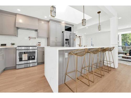 4323 19 Street Nw, Calgary, AB - Indoor Photo Showing Kitchen With Upgraded Kitchen