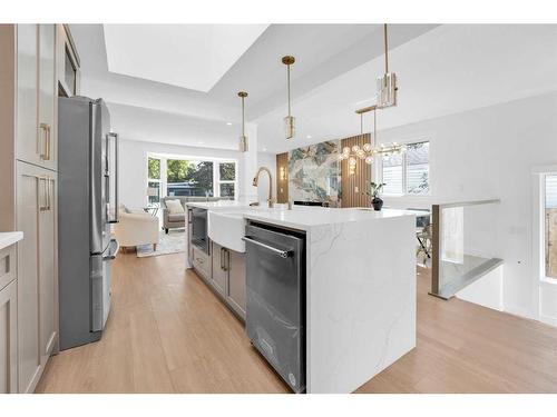 4323 19 Street Nw, Calgary, AB - Indoor Photo Showing Kitchen