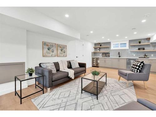 4323 19 Street Nw, Calgary, AB - Indoor Photo Showing Living Room