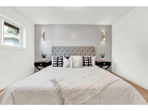 4323 19 Street Nw, Calgary, AB - Indoor Photo Showing Bedroom