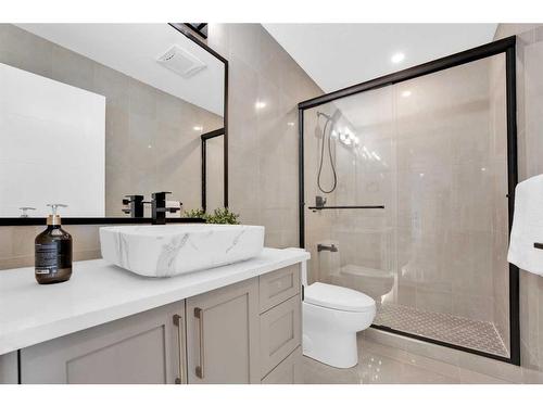 4323 19 Street Nw, Calgary, AB - Indoor Photo Showing Bathroom