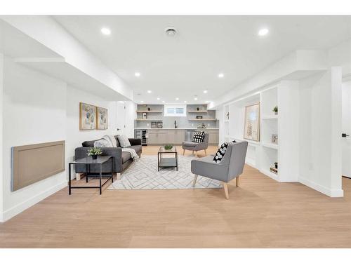 4323 19 Street Nw, Calgary, AB - Indoor Photo Showing Living Room