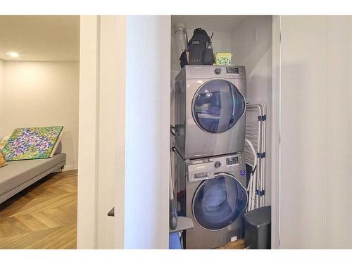 213-8505 Broadcast Avenue Sw, Calgary, AB - Indoor Photo Showing Laundry Room