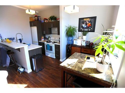 333 2 Street East, Drumheller, AB - Indoor Photo Showing Kitchen