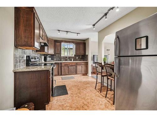 301-2203 14 Street Sw, Calgary, AB - Indoor Photo Showing Kitchen