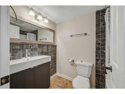 301-2203 14 Street Sw, Calgary, AB - Indoor Photo Showing Bathroom