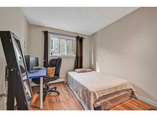 301-2203 14 Street Sw, Calgary, AB - Indoor Photo Showing Bedroom