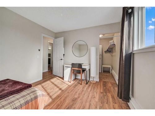 301-2203 14 Street Sw, Calgary, AB - Indoor Photo Showing Bedroom