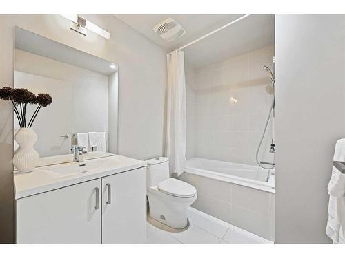 807-1010 6 Street Sw, Calgary, AB - Indoor Photo Showing Bathroom