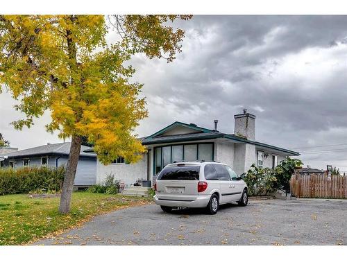 12112 Canfield Road Sw, Calgary, AB - Outdoor